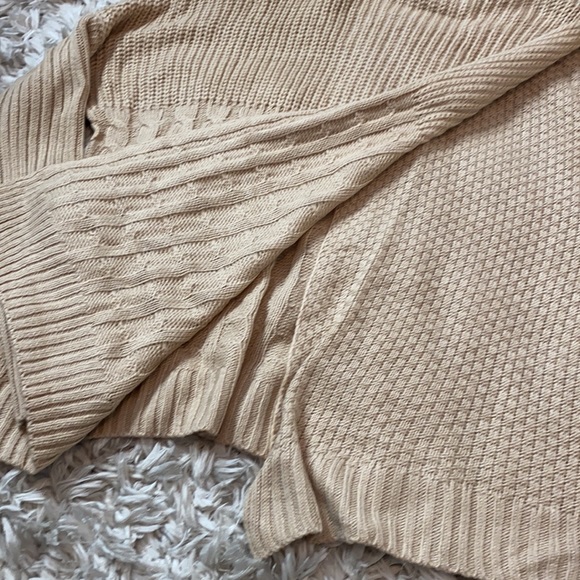 Xhilaration sweater - Picture 4 of 5